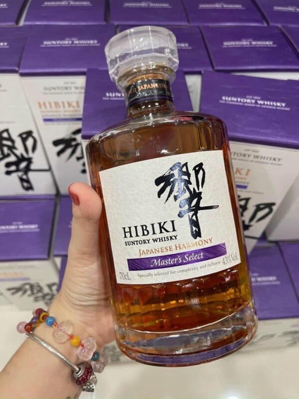 Hibiki Master Select 43%